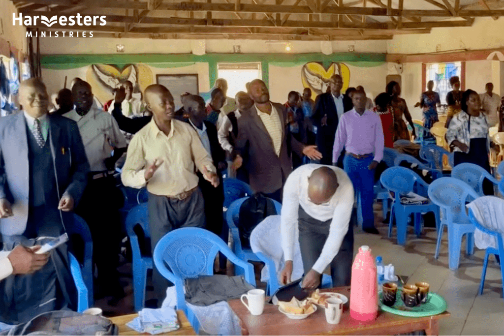 Worship in Kenya. Benefits of Harvesters training. Harvesters Ministries.