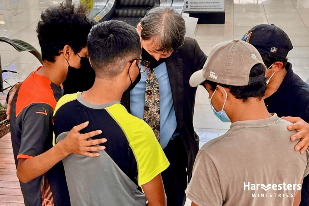Evangelising to teenagers in Guatemala City. Harvesters Ministries